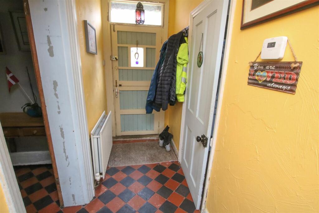 REAR HALLWAY