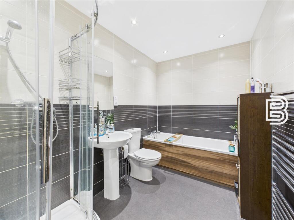 1st Floor Bathroom.jpg