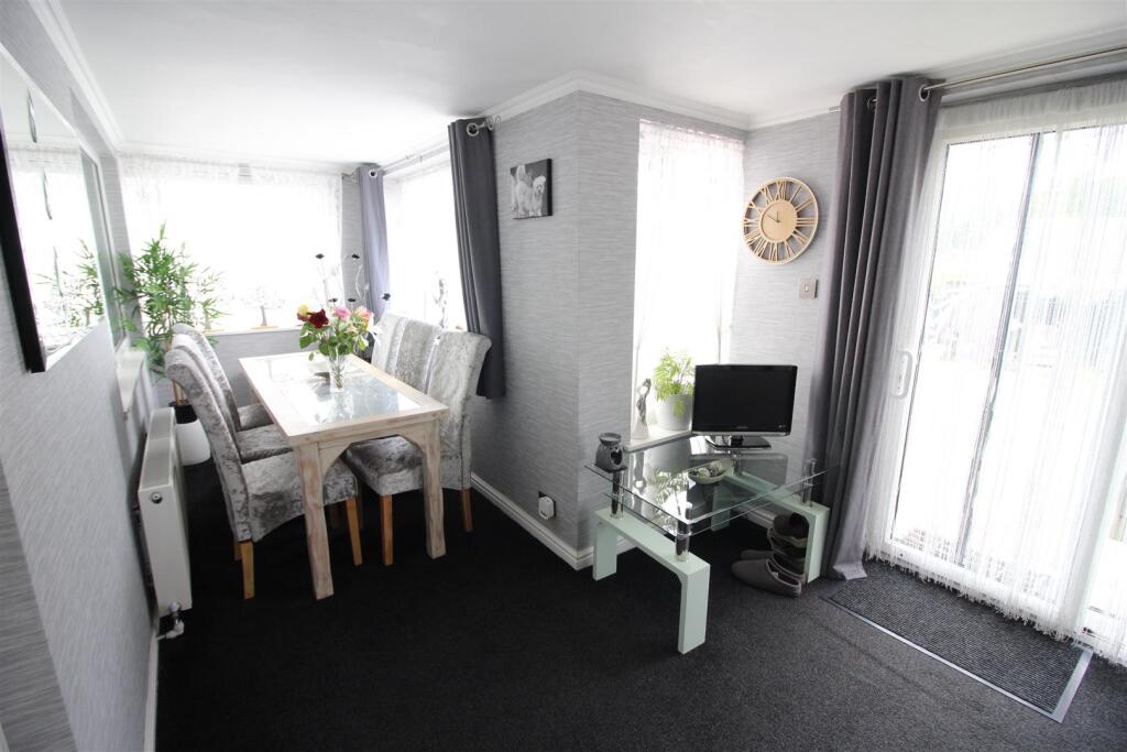 Sitting Room / Diner