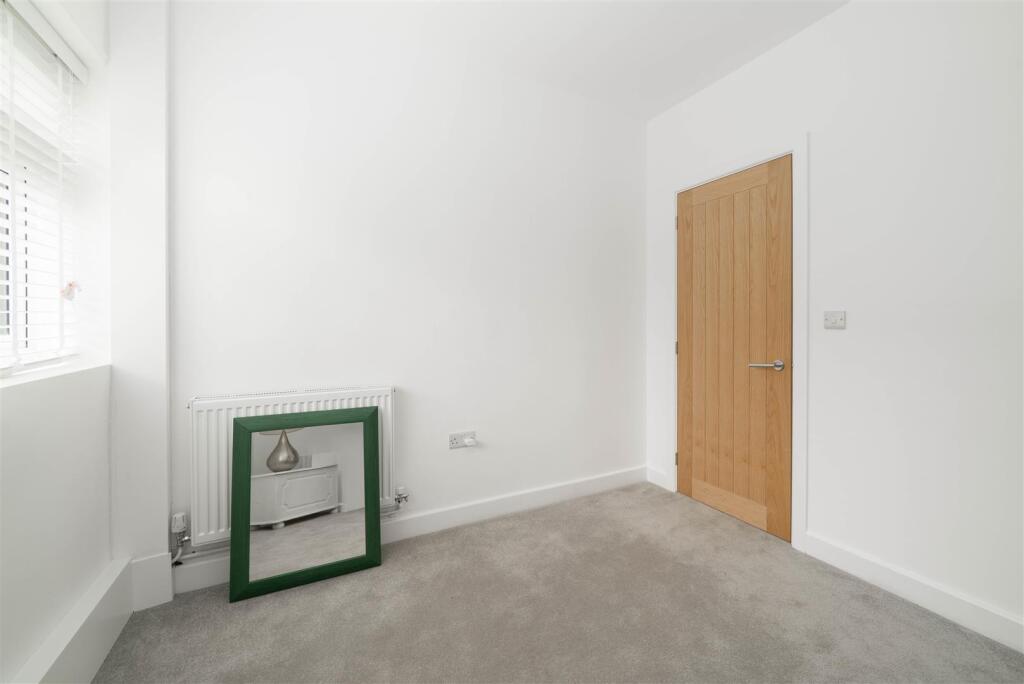 Bedroom2-2.jpg