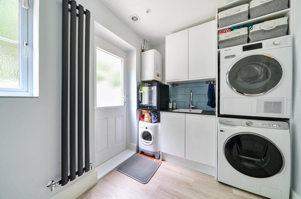 1272690-28-6836f8...