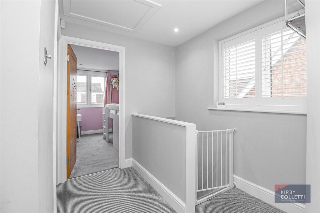 FIRST FLOOR LANDING