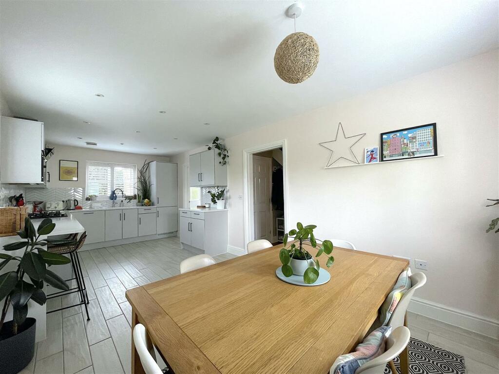 Kitchen:Dining Room (3).jpeg