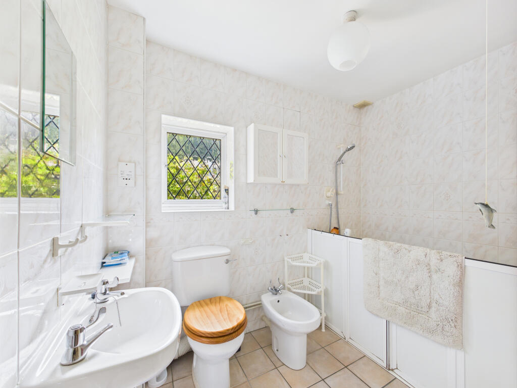 CAM01354G0-PR0550-STILL006