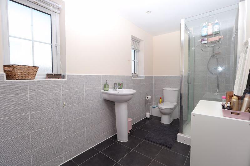 Bedroom 2 En-Suite (Second Floor)