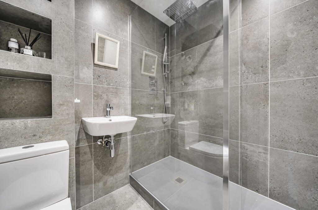 1345385-4-68b1c86...