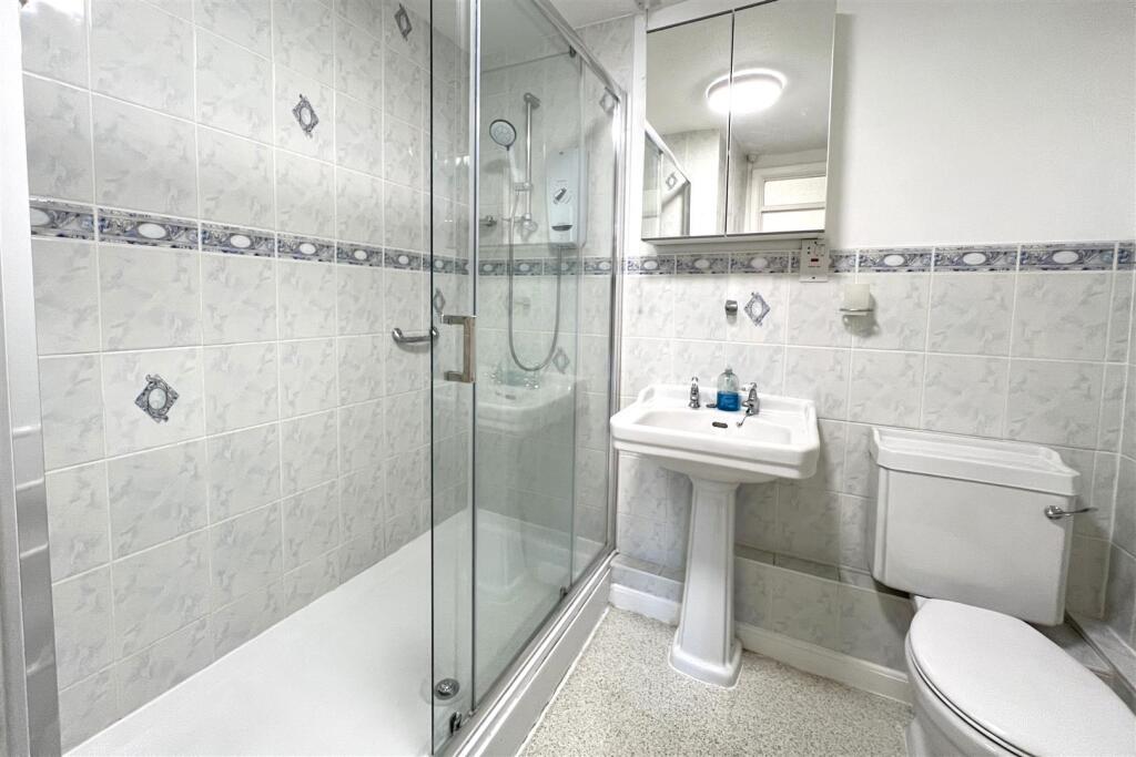Shower Room.JPG