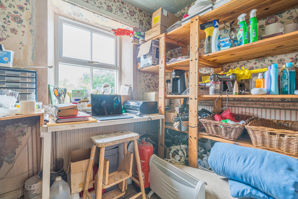 Bedroom 7/ Office
