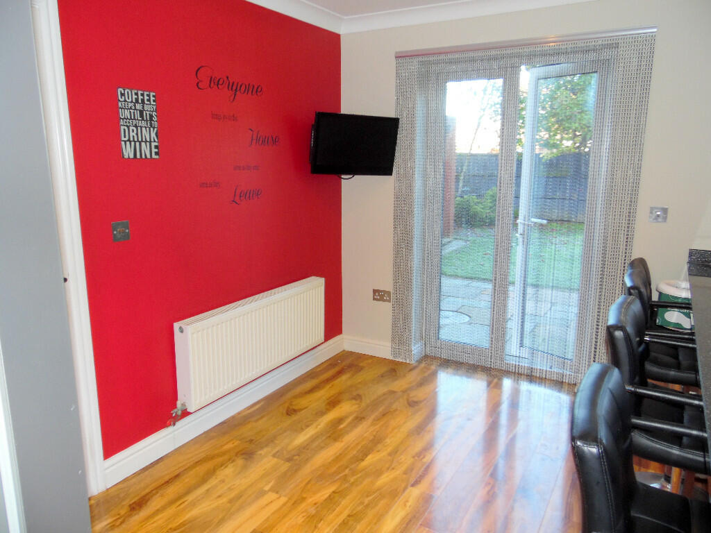 KITCHEN/BREAKFAST RM