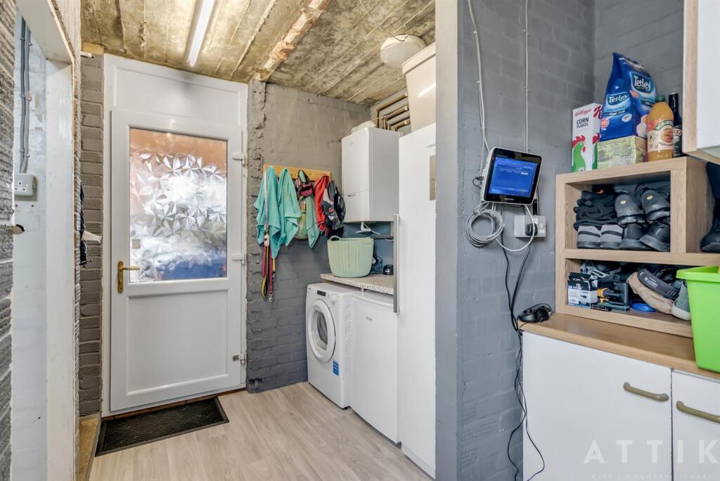 9 Bedingfield Crescent Halesworth IP19 8DZ (21).jp