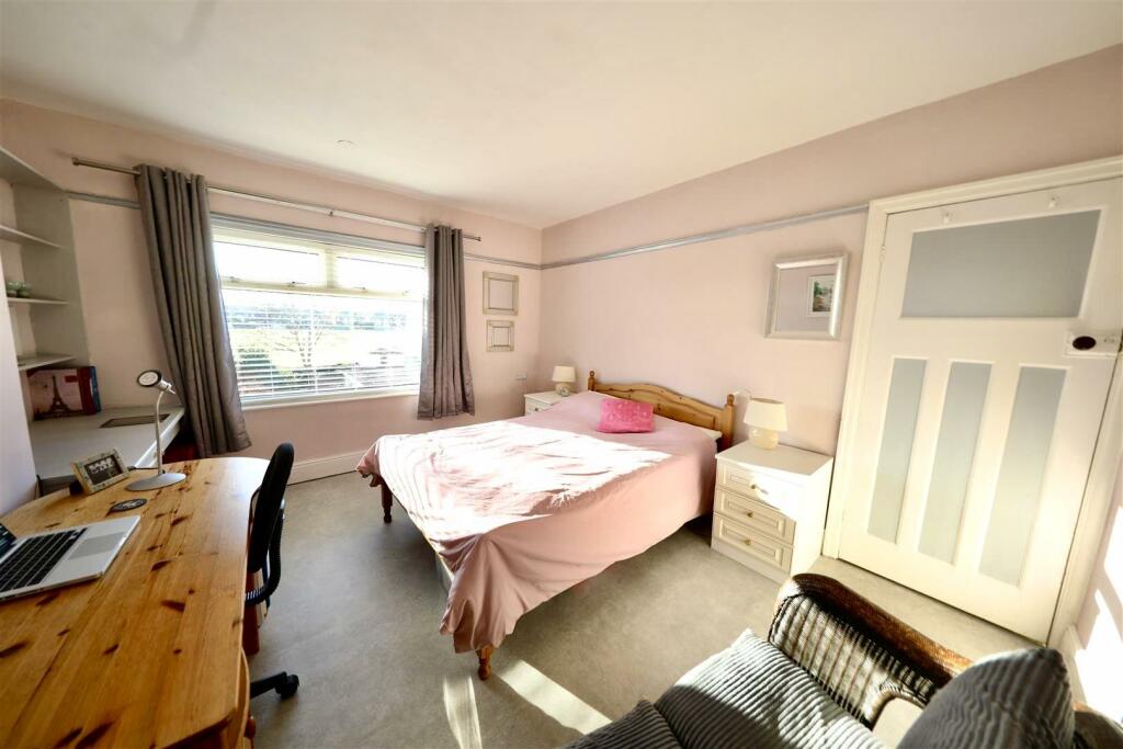 32 Allderidge - Bedroom 2.jpg