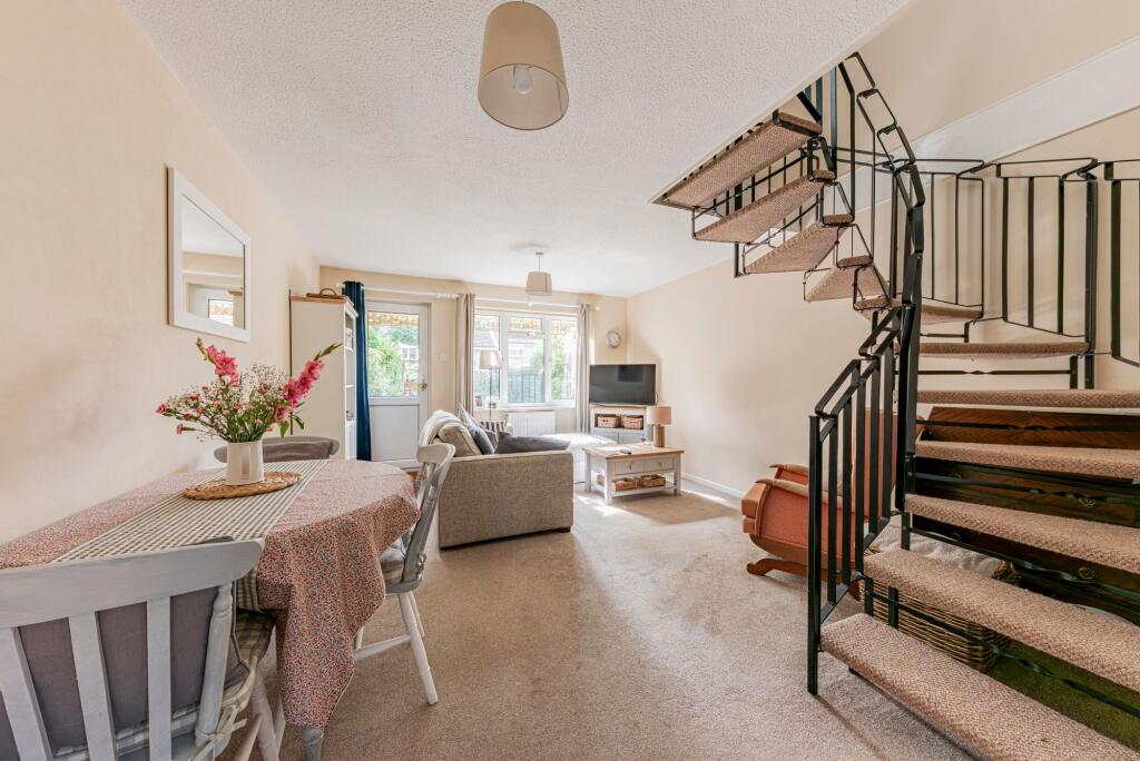 Living Room/Dining Room (2)