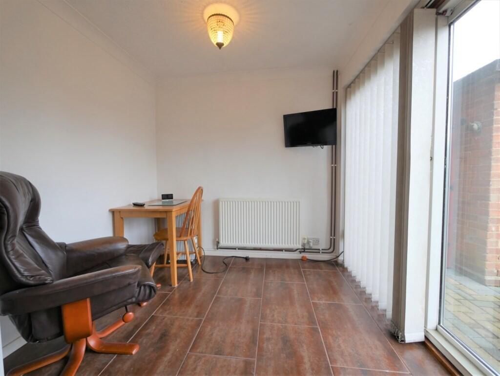 KITCHEN BREAKFAST...