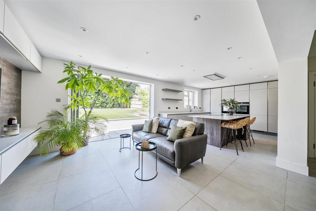 Open Plan Kitchen/Diner/Morning Room: