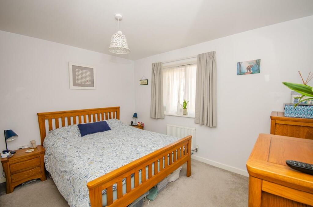 Bedroom 1.jpg