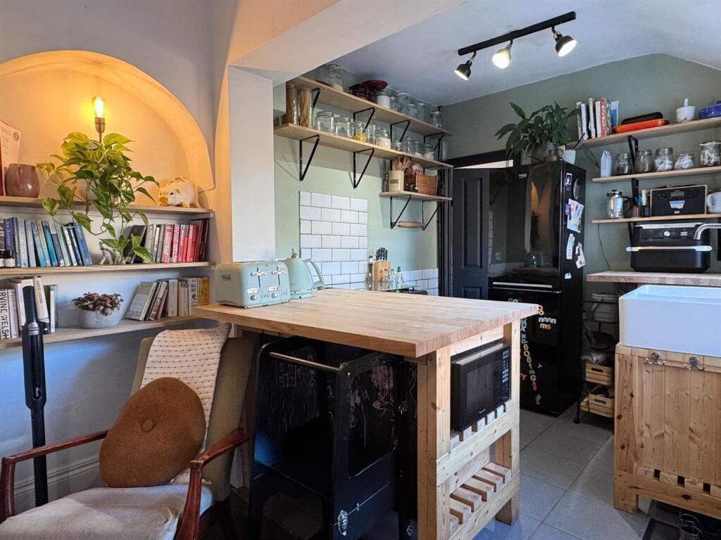 Kitchen (1).jpg