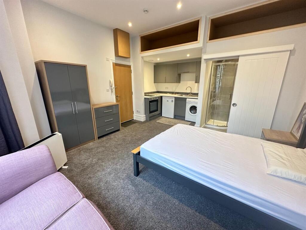 Kitchen 2.jpg