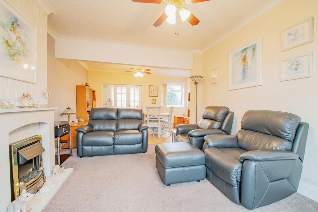 Lounge/Dining Room