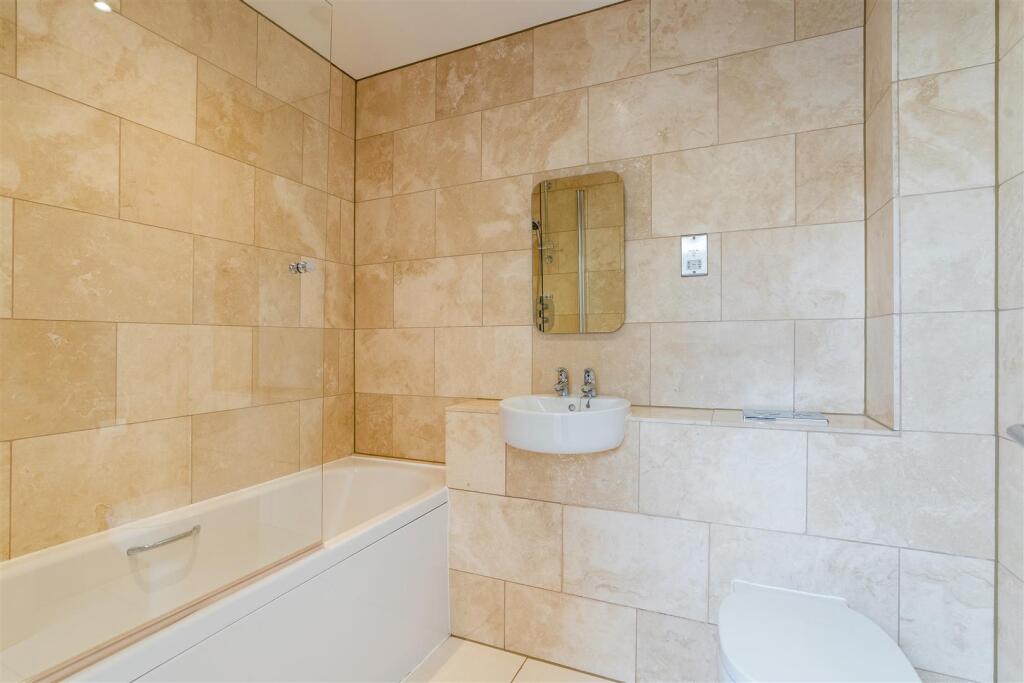 Holmes Grove, Henleaze Bathroom 2.jpg