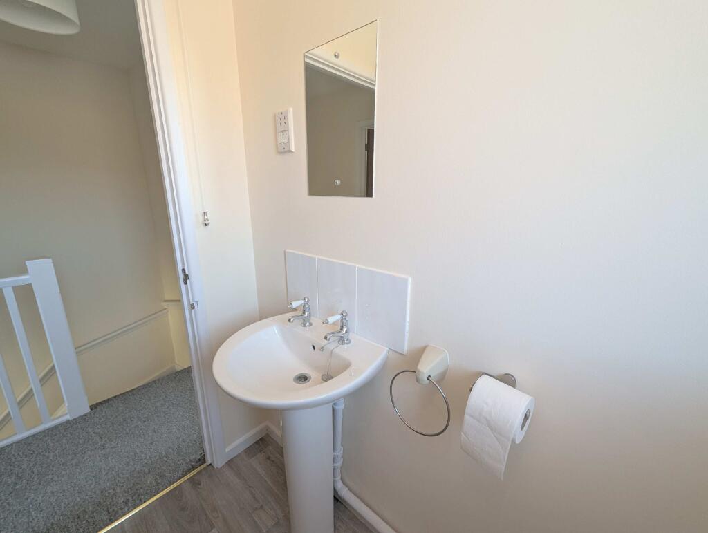 Cloakroom/wc