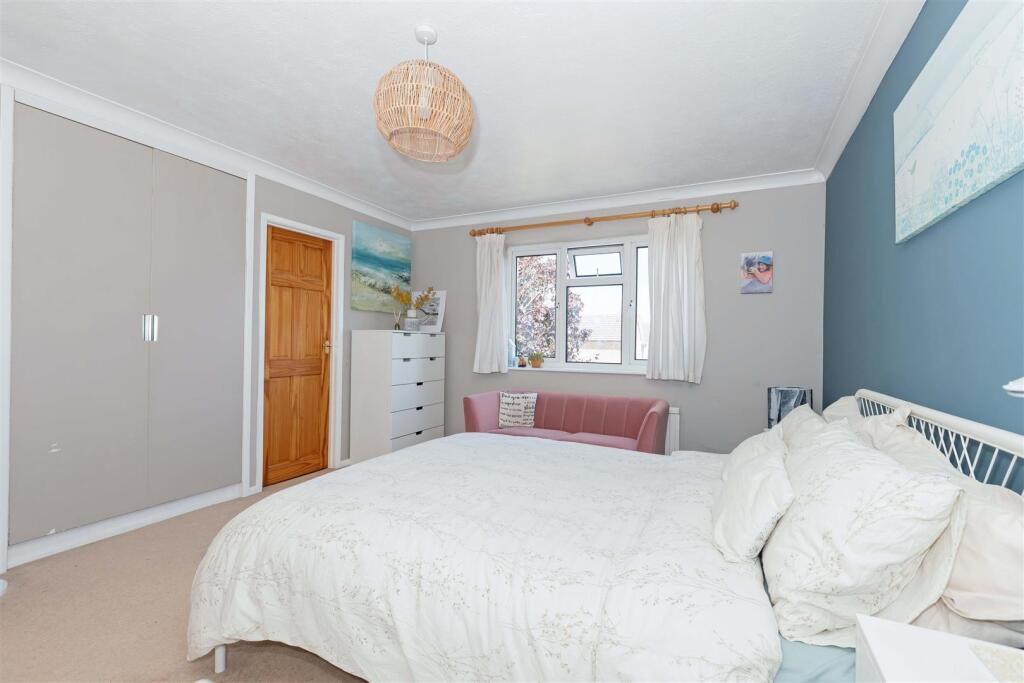 3 Ryecroft Gardens_3.JPG