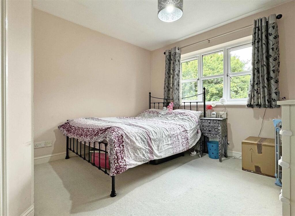 Bed 1.jpg
