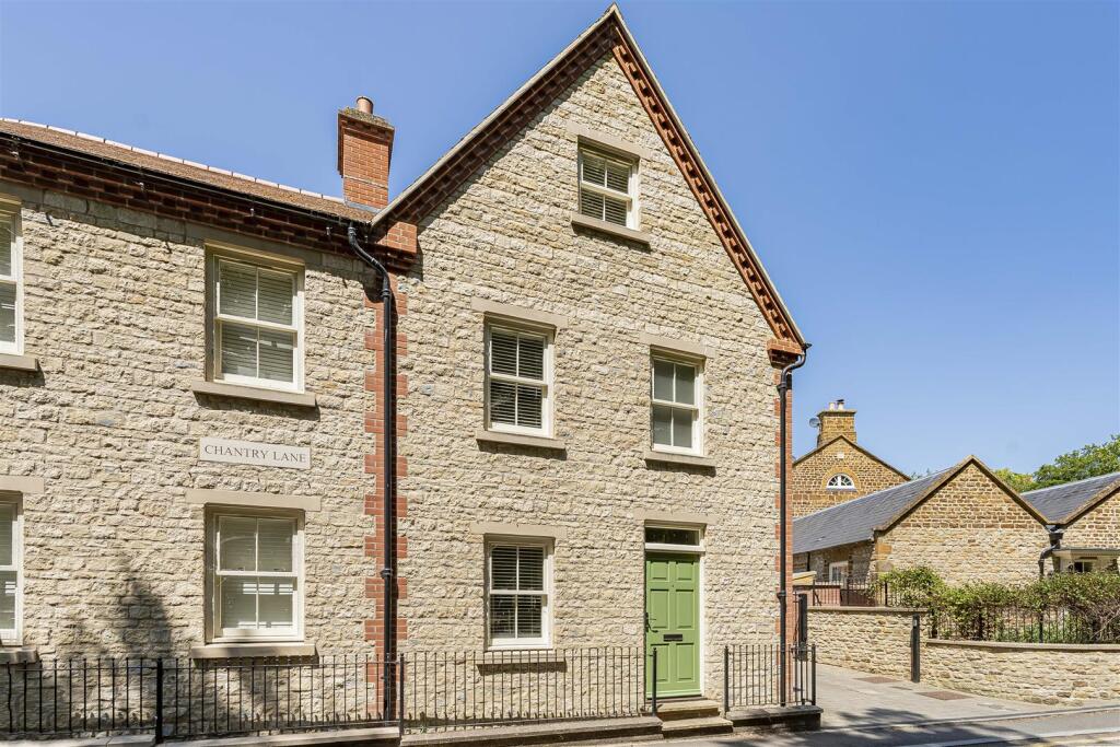 3 Chantry Lane, Towcester (40).JPG