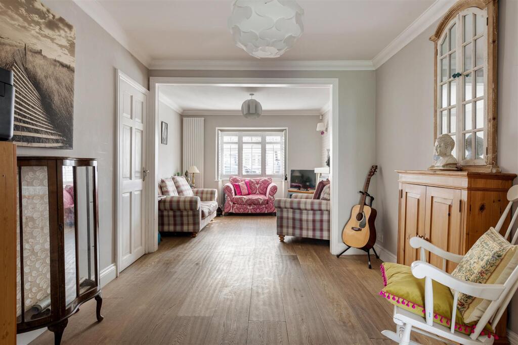 Amesbury Drive E4