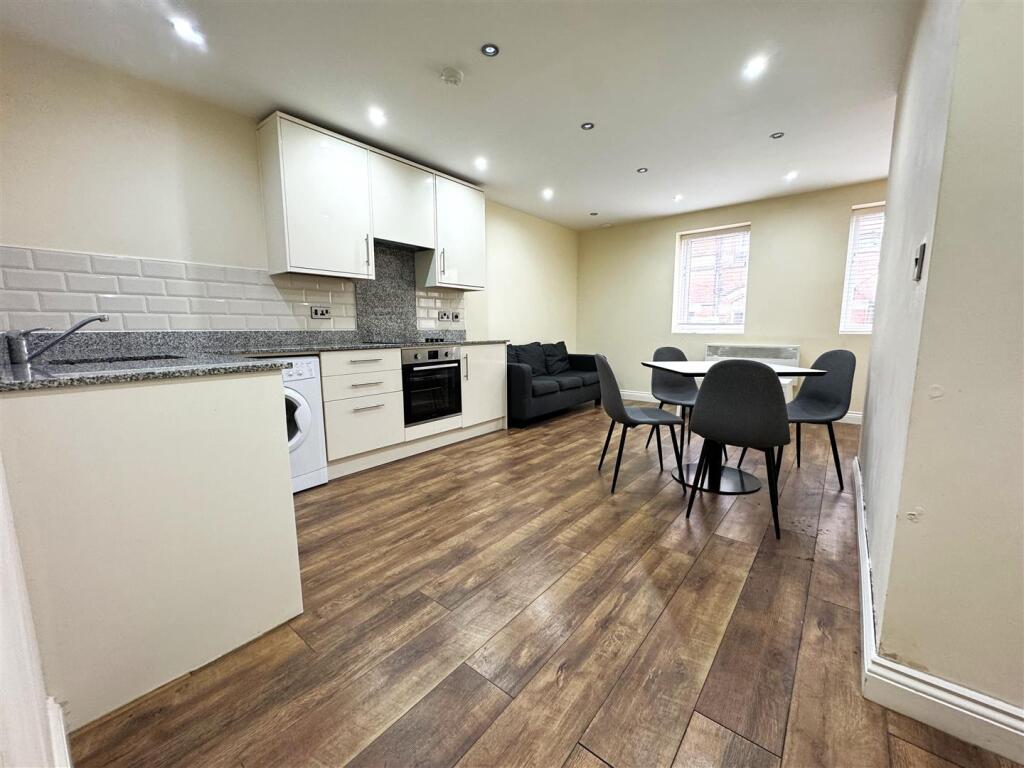 Living Room 2.jpg