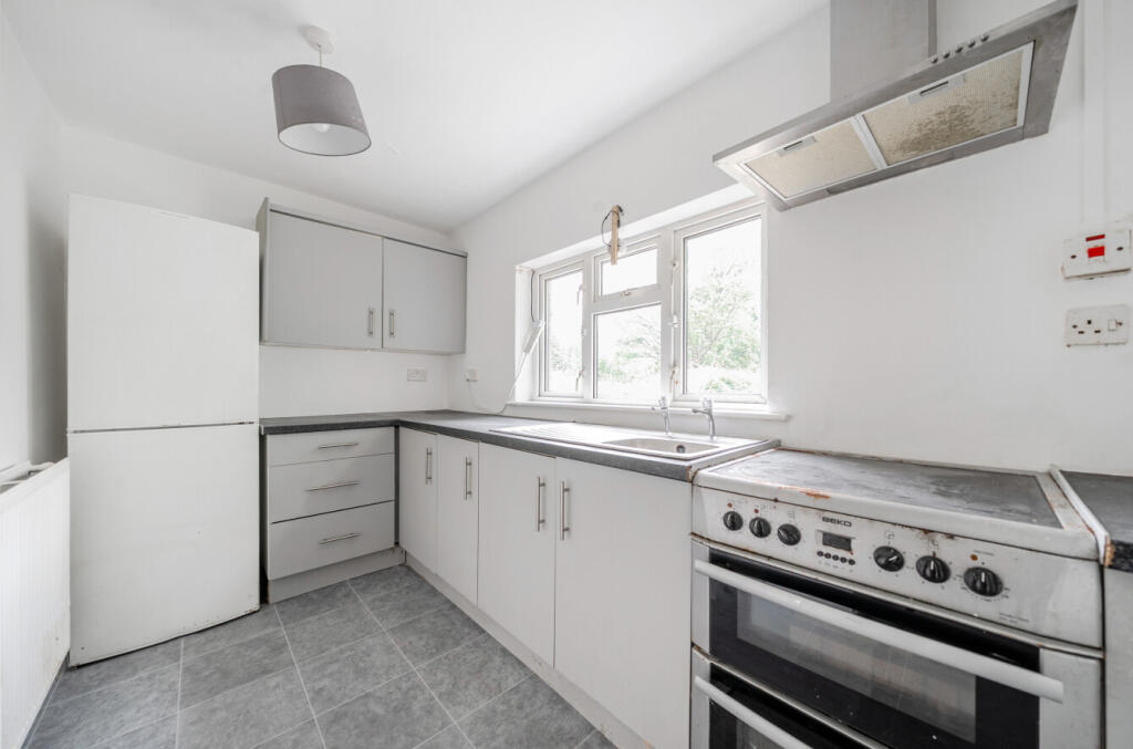 1289613-1-6824895...