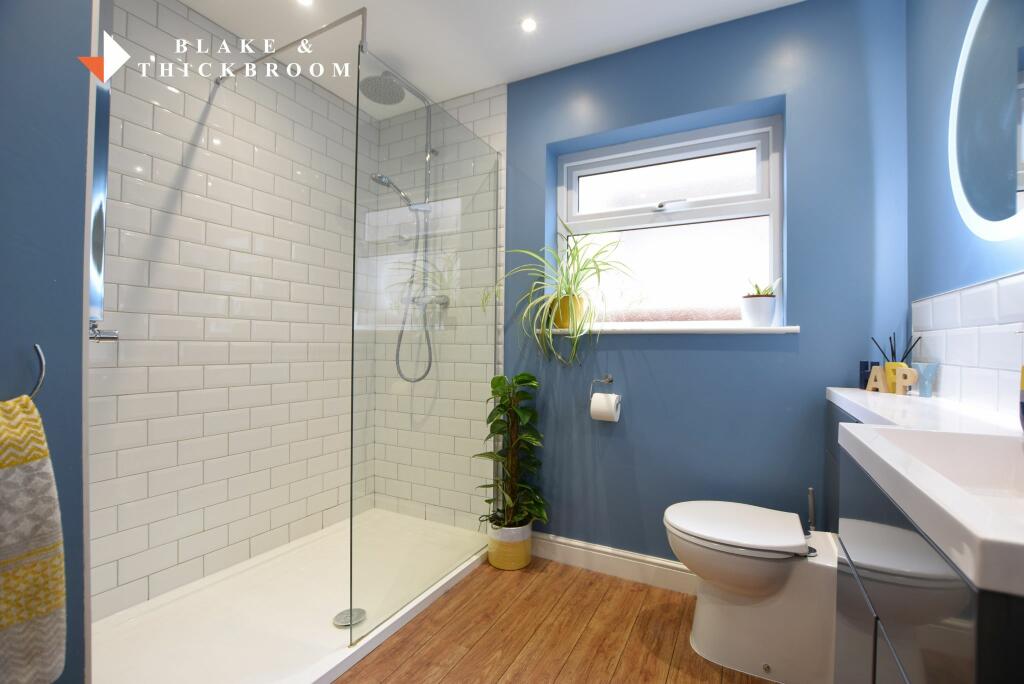 GROUND FLOOR SHOWER ROOM