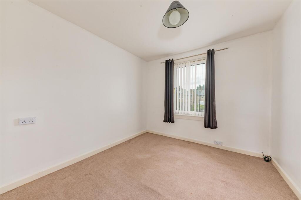 28 Ballindean Crescent Dundee-6.JPG