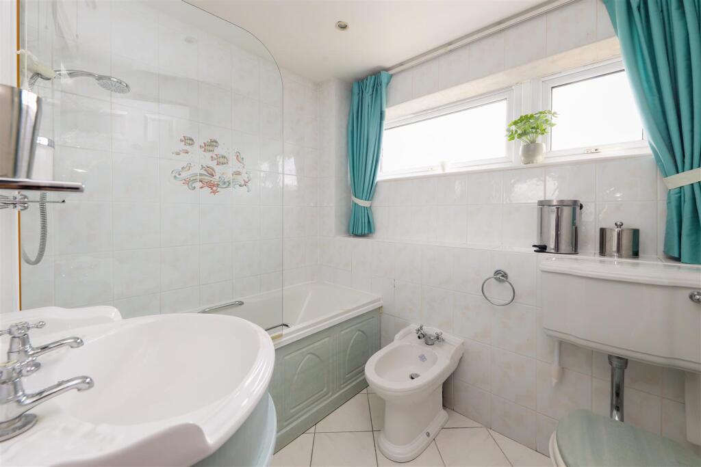 43 Stowe Crescent (10) copy.jpg