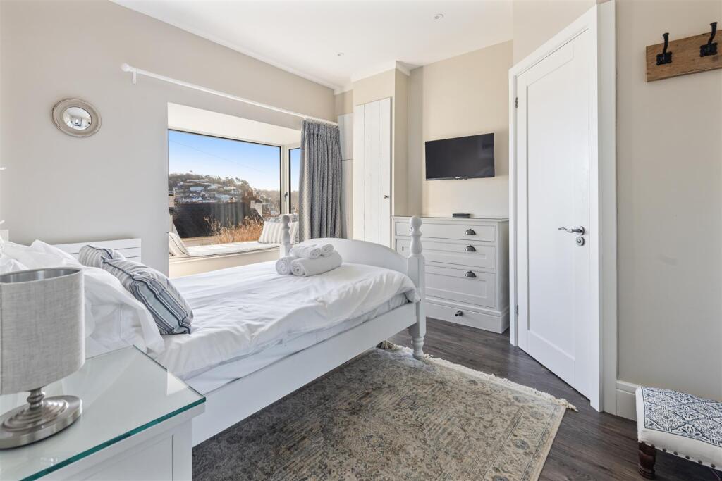 A07 - 44 Above Town Dartmouth - 250130.jpg