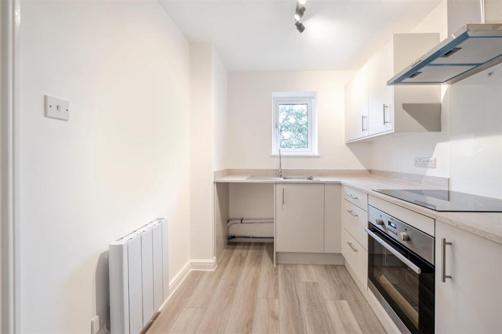 Flat 3, Islington Court, Towcester (13).jpg