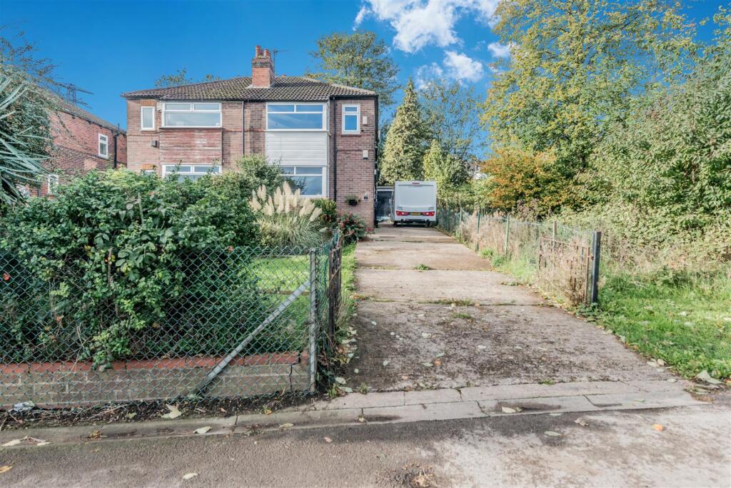 Off Street Parking / Driveway / Garage