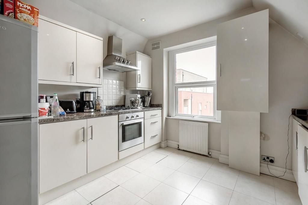 Kitchen (2).jpg