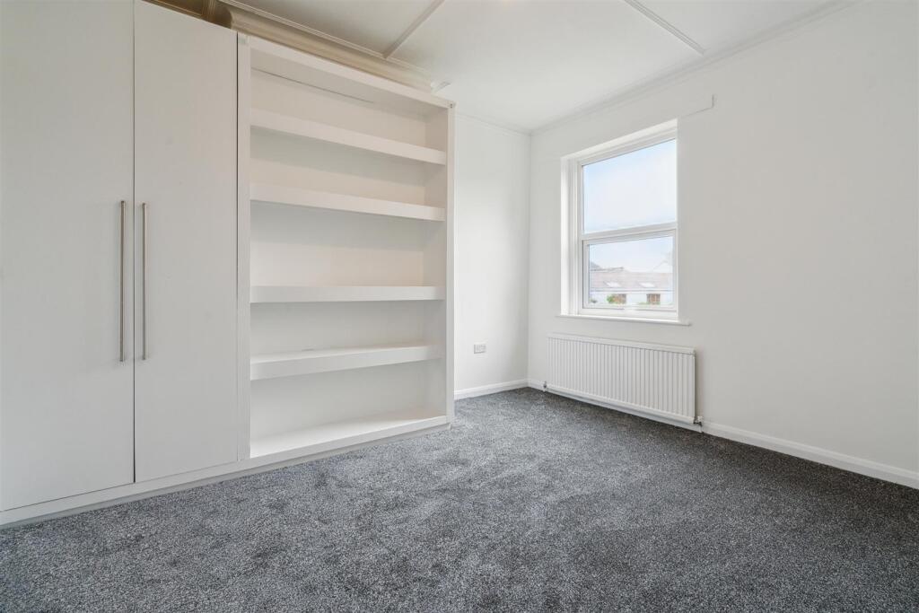 10 Melrose Avenue CR4 2EG - bedroom 1.jpg