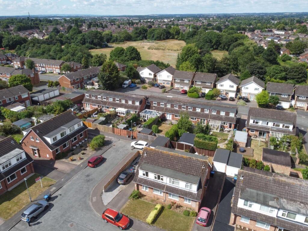 10 Severn Close aerial-4.jpg