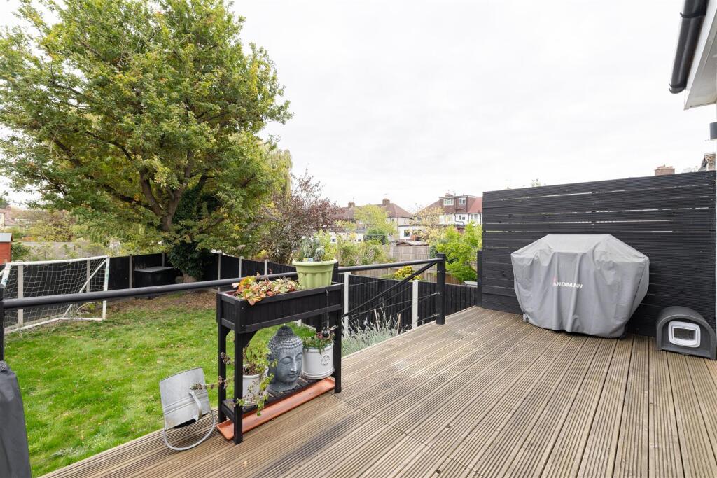 Brackley Square, IG8