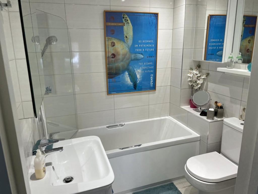 10 the close en suite.jpg