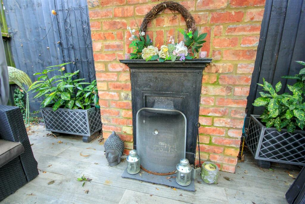 Garden fire place.jpg