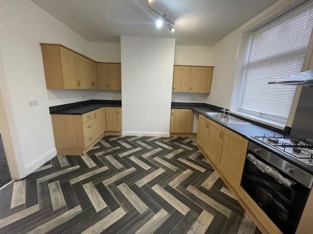 Kitchen 2.jpg
