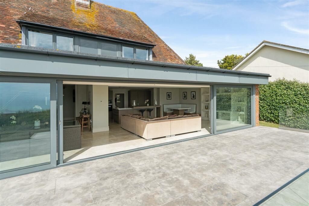 19, Roedean Crescent 320828  (16).jpg