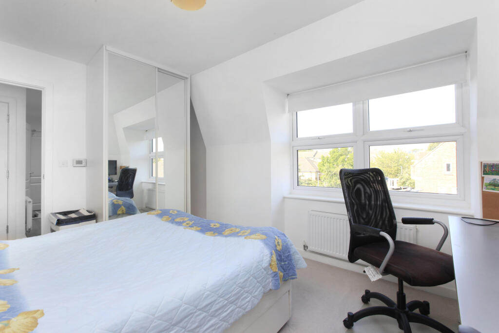 property in Florence Way, 
Balham, SW12