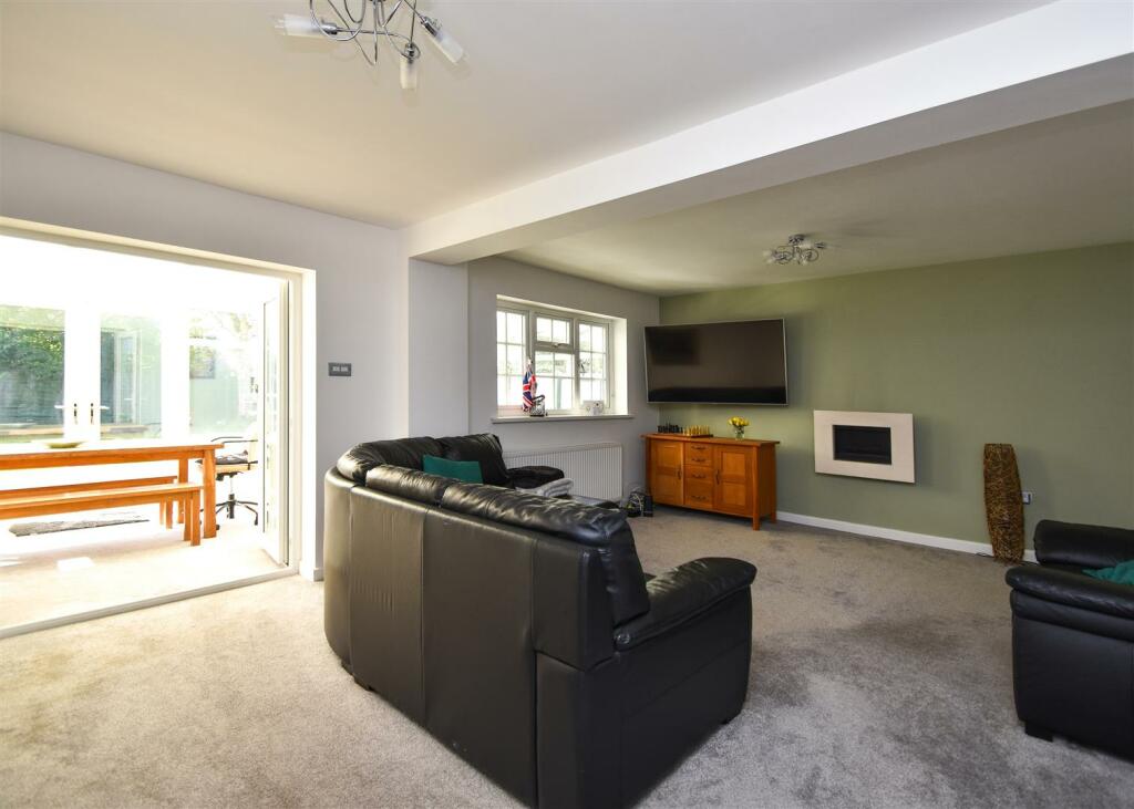 18 Corfton Drive - Lounge.jpg