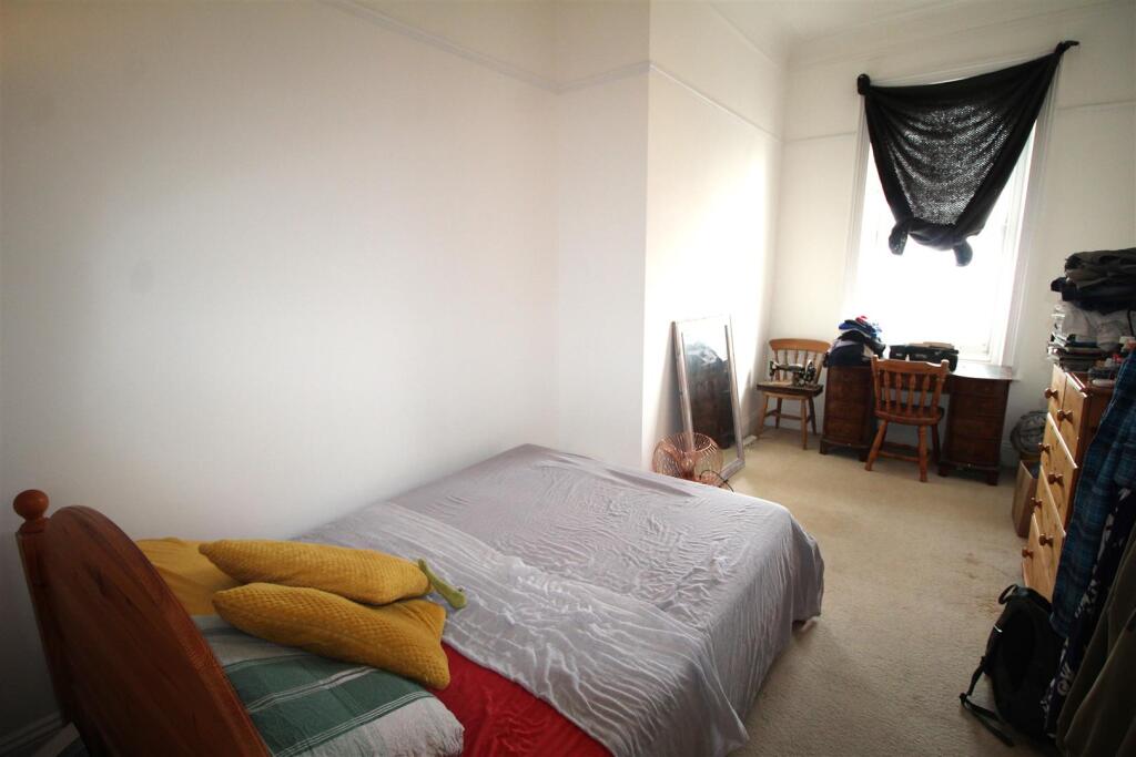 Bed 11111 pic.JPG