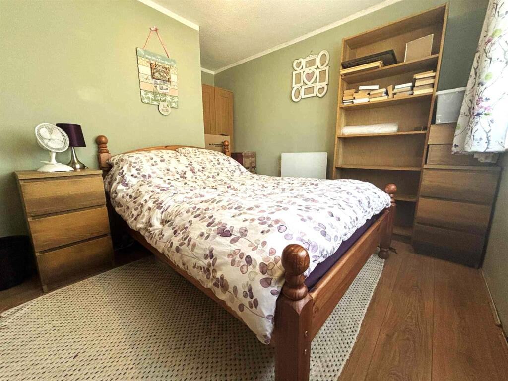 BEDROOM.jpg