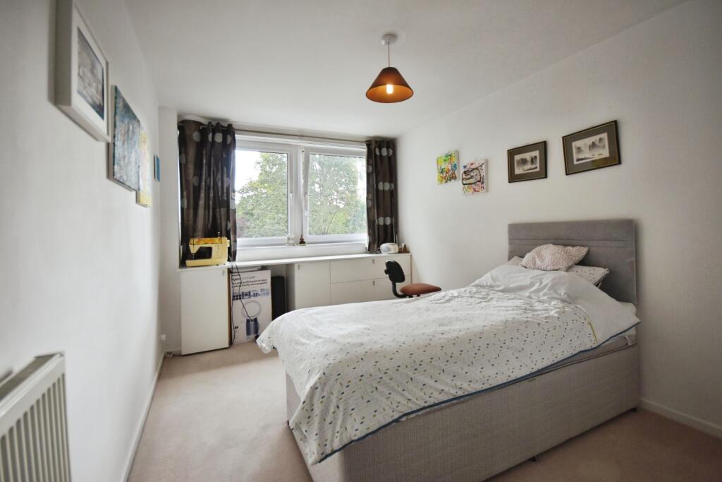 pbox-bedroom-344345.JPG