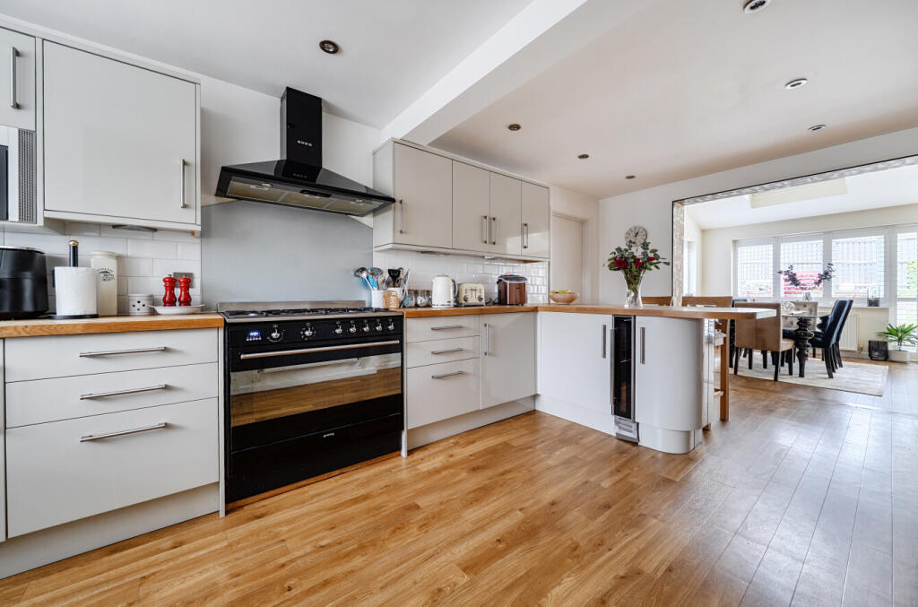 1374563-16-6904de...